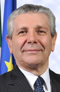 L’Ammiraglio Giampaolo Di Paola, ministro della Difesa nel Governo Monti