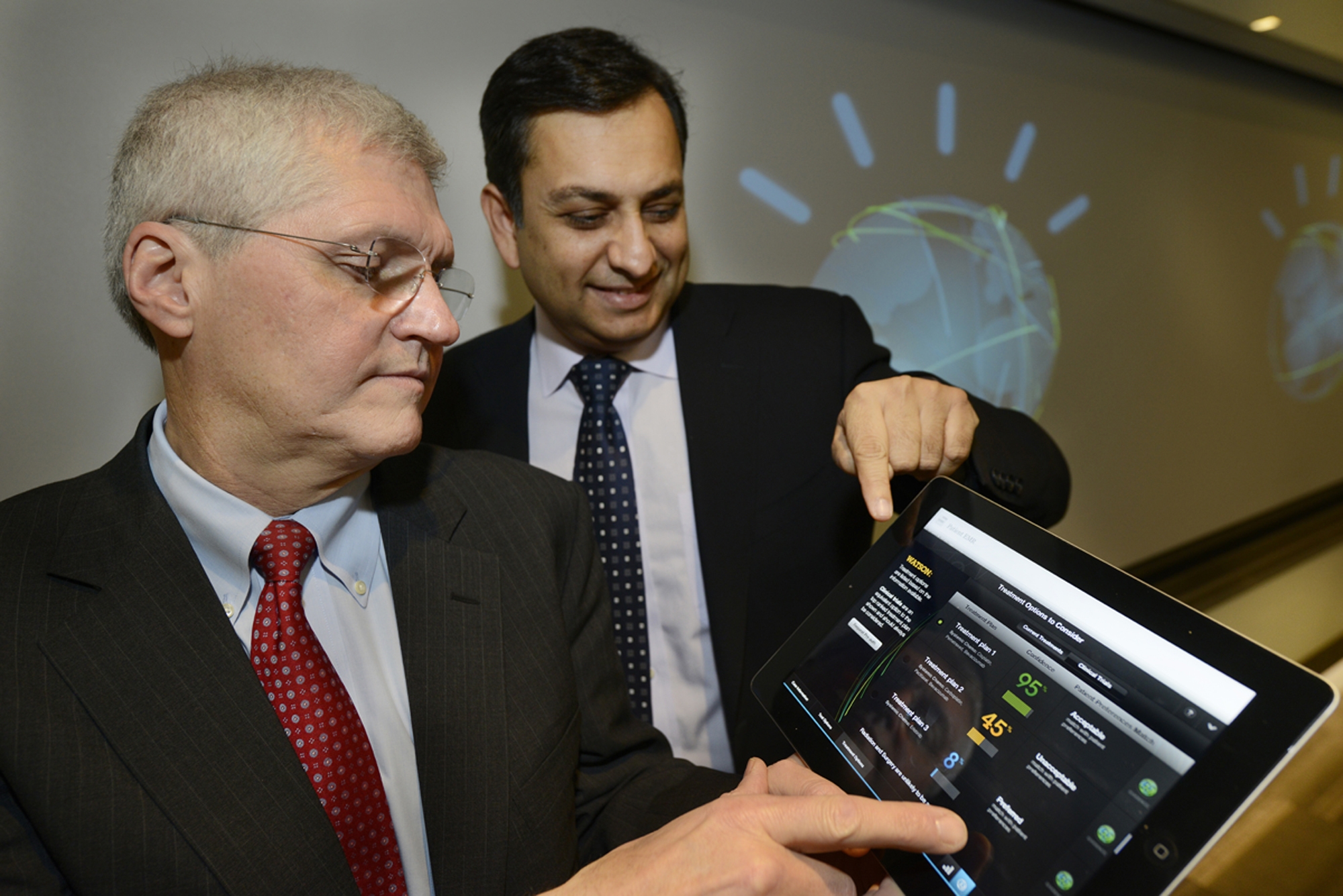 Mark Kris, direttore di Oncologia  di Memorial Sloan-Kettering Center di New York e Manoj Saxena, di IBM