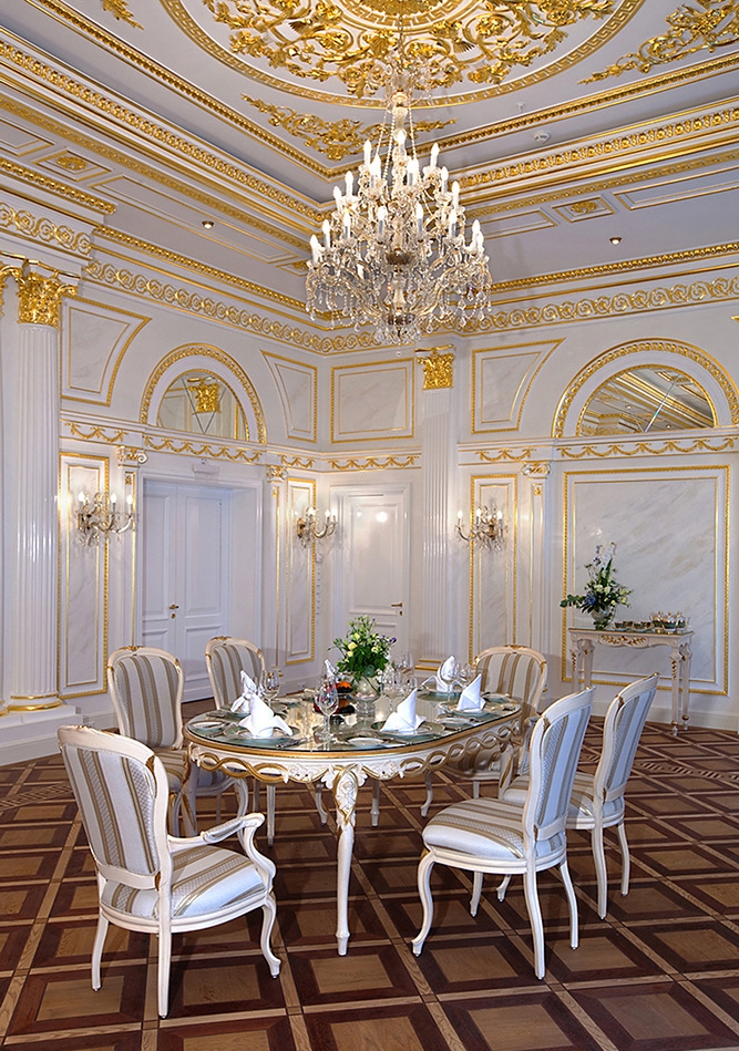 Un ambiente dell’Hotel Hermitage di San Pietroburgo