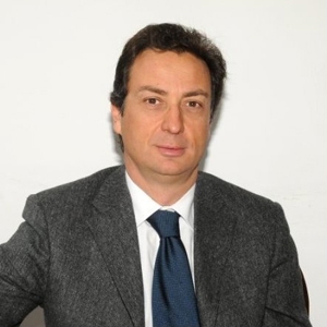Il professor Stefano Di Girolamo, professore ordinario di otorinolaringoiatria presso il dipartimento di Chirurgia dell’Università degli Studi di Roma Tor Vergata
